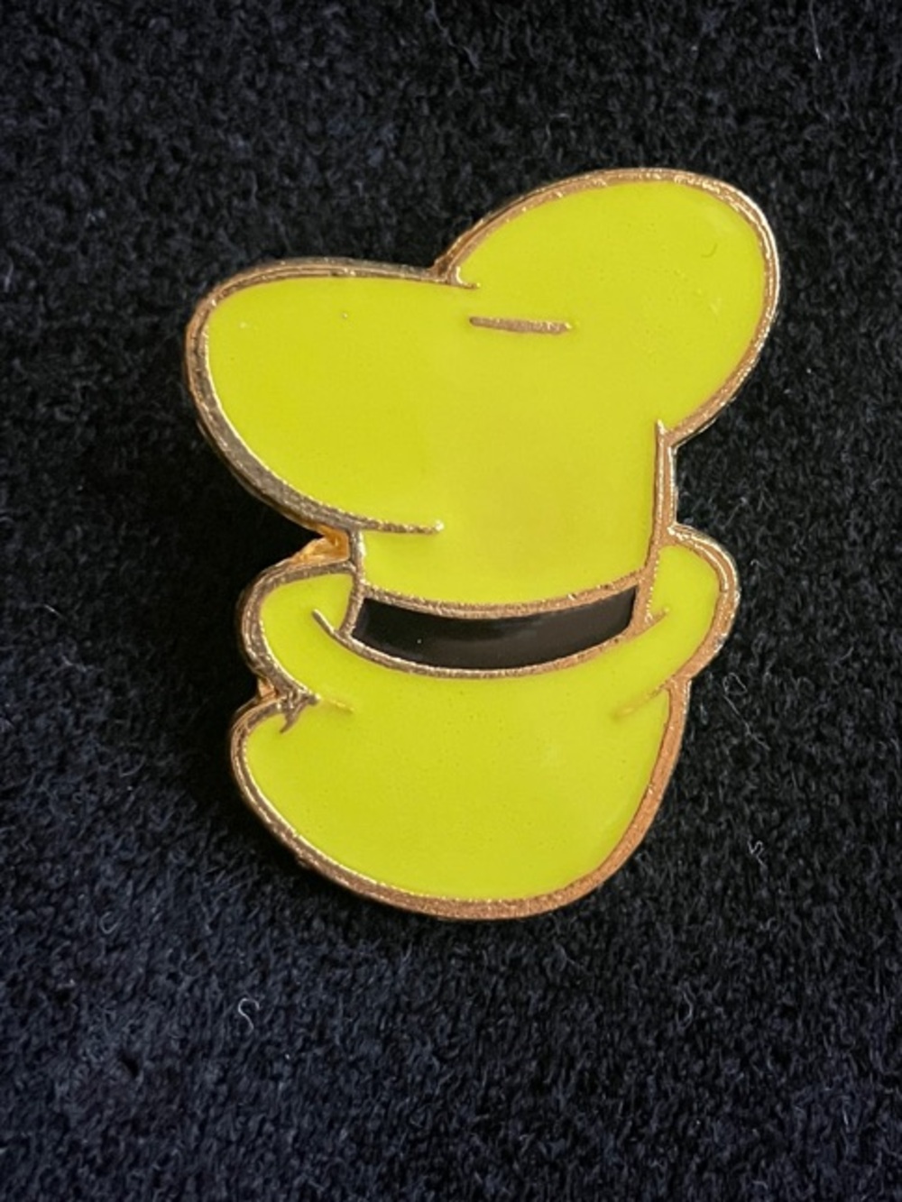 Disney Goofy character hat trading pin